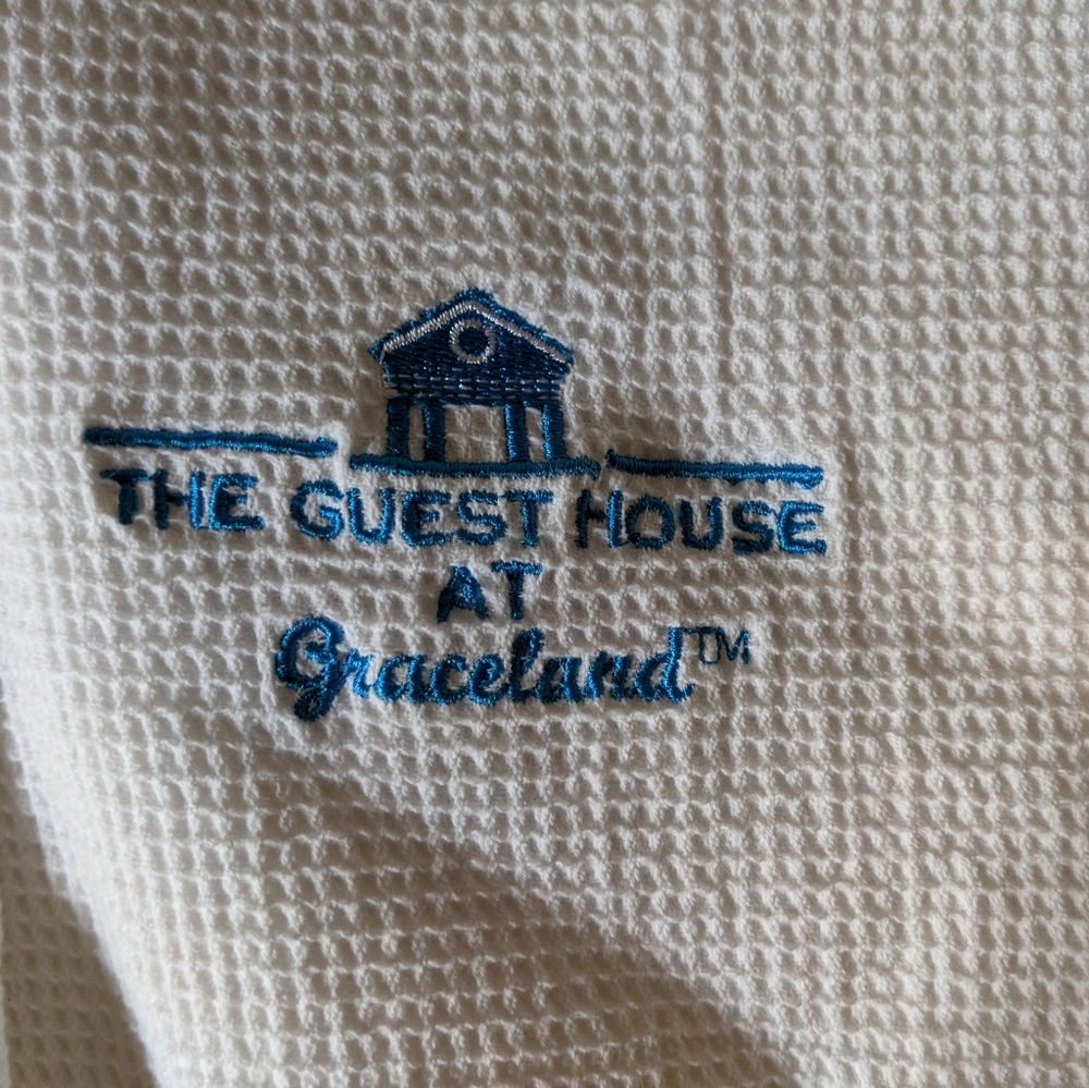 Guest House At Graceland Robe - Picture 9 of 10